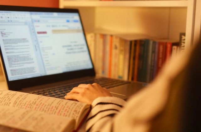 Học Tiếng Anh 1:1 hay nhóm nhỏ phù hợp hơn?